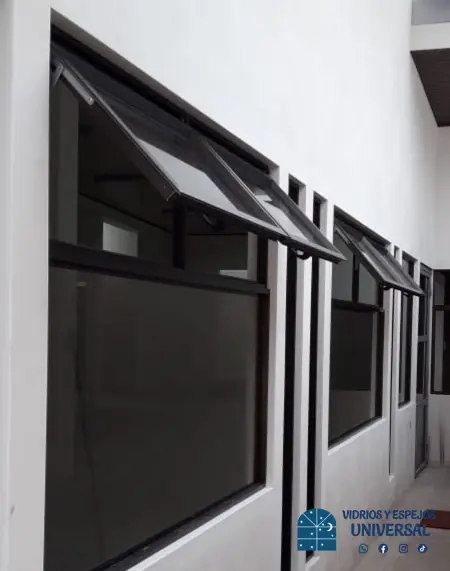 Ventana con ventilas